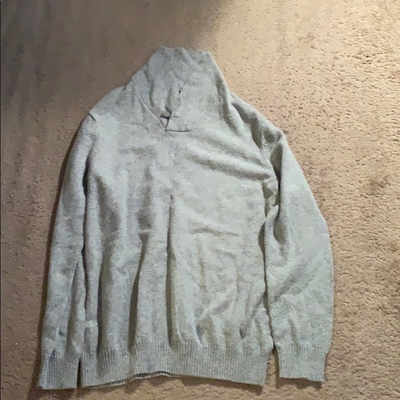 Gray Old Navy sweater - Picture 2 of 4
